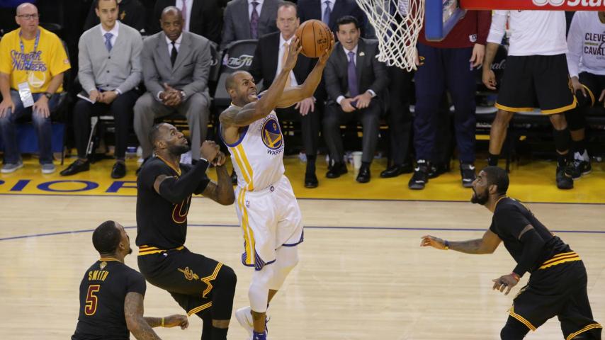 James E Irving Dan Vida A Los Cavaliers Y Fuerzan El Sexto Partido Ante