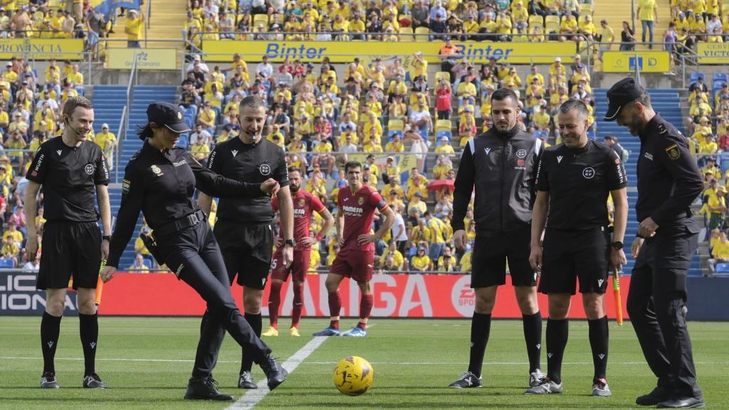 La Polic A Nacional Homenajeada En Los Partidos De Laliga Por Su