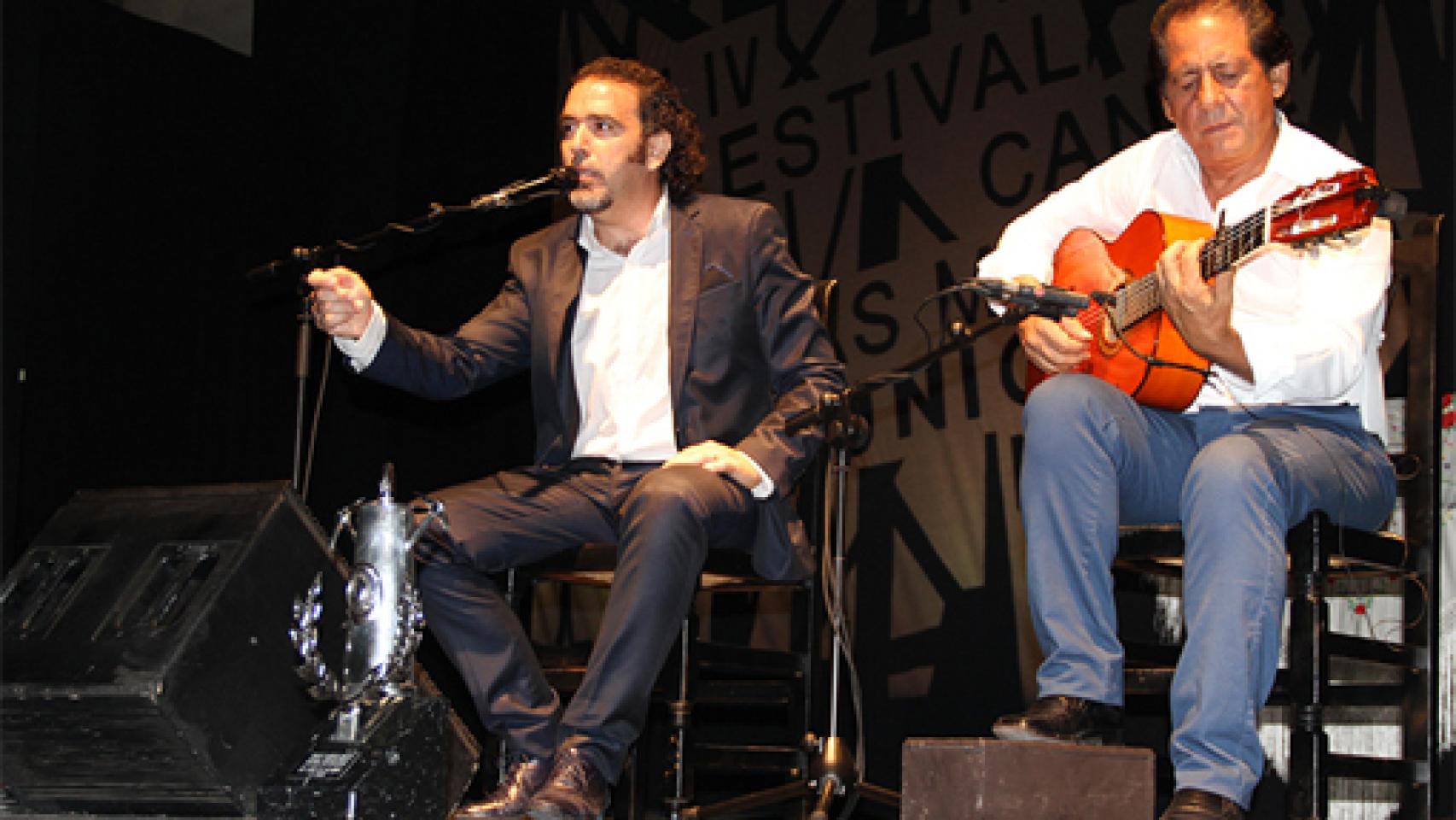 Image: David Lagos se alza con la Lámpara Minera del Festival del Cante de las Minas