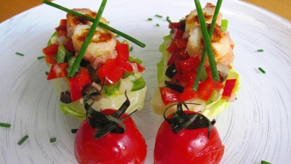 Ensalada de cogollos, pulpo y tomates cherry 0