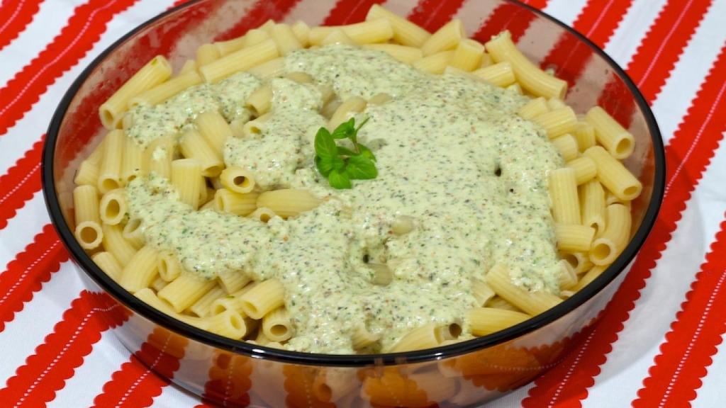 macarranoes_pesto