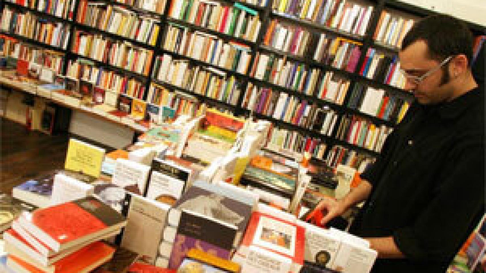 Image: María Dueñas y Ken Follet, los más leídos de la temporada