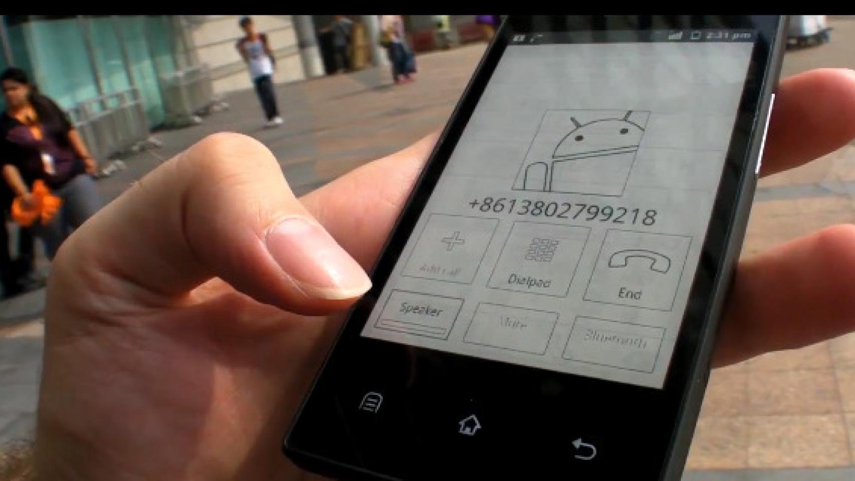 Un teléfono android con pantalla de tinta electrónica, un mes de autonomía y 70 gr de peso