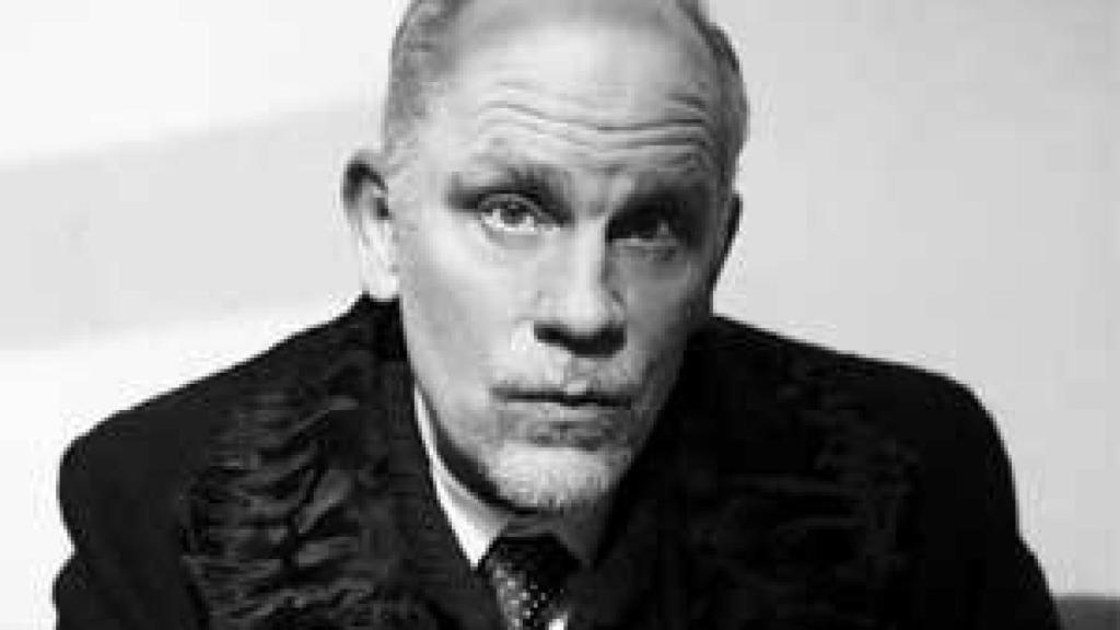 Image: John Malkovich: En el teatro es imposible sentirse solo