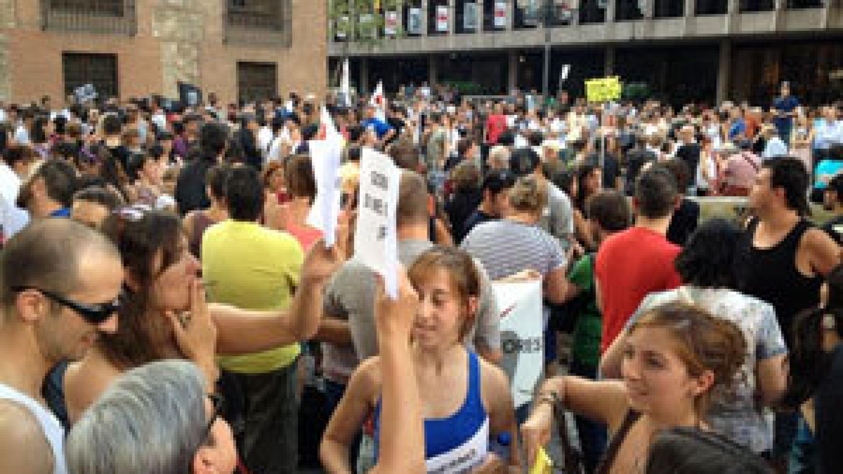 Image: El mundo de la cultura se manifiesta ante el Ministerio para protestar por la subida del IVA