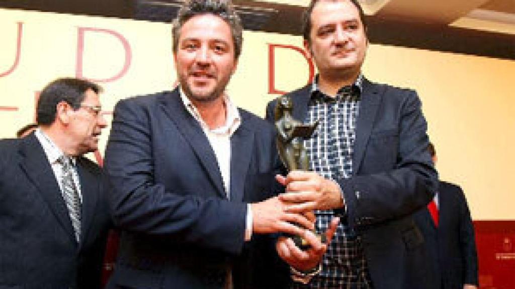 Image:  Àlex Rovira y Francesc Miralles ganan el VIII premio Ciudad de Torrevieja de novela