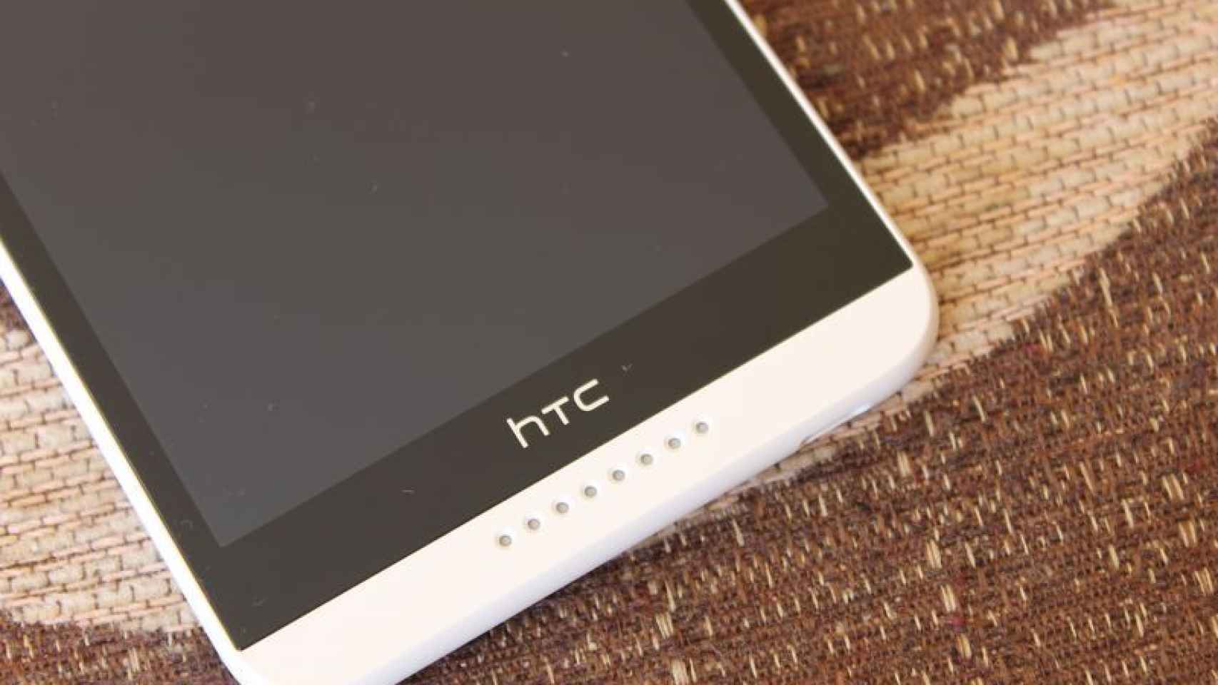 HTC A55, características filtradas de la futura phablet Desire de 5,5″