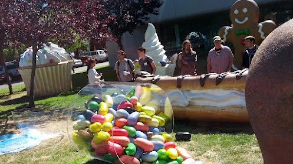 Google confirma Android 4.1 Jelly Bean alzando la tradicional estatua en Googleplex