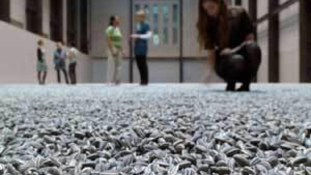 Image: Ai Weiwei, cien millones, mil, diez