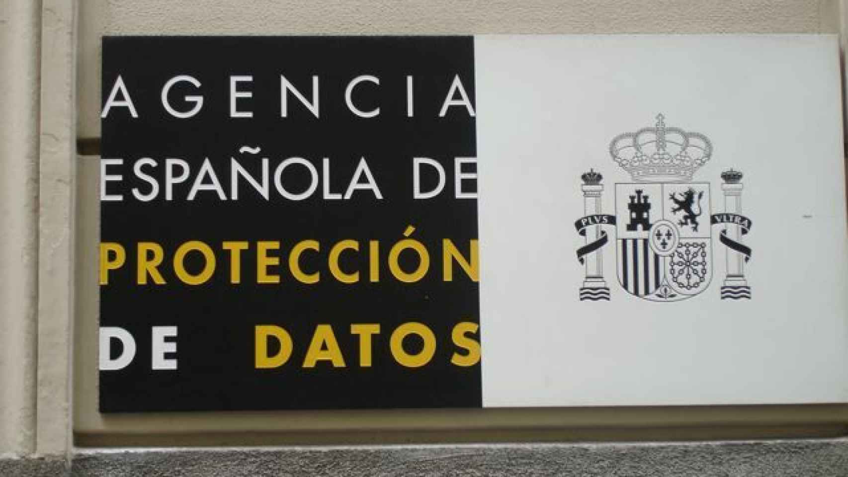 Logo de la Agencia Española de Protección de Datos en su sede en Madrid.