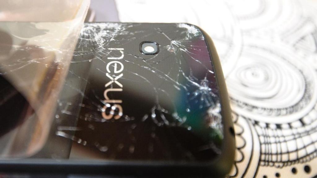 ¿Son los móviles cada vez más difíciles de reparar?