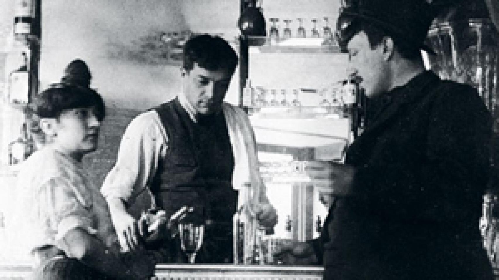 Image: Los cafés históricos, el salón del hombre moderno