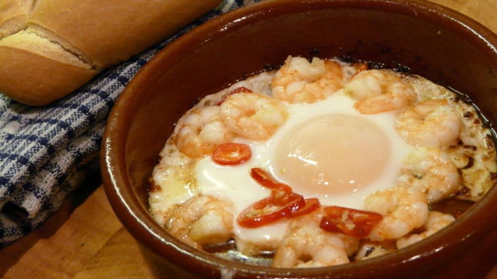 Huevos al ajillo