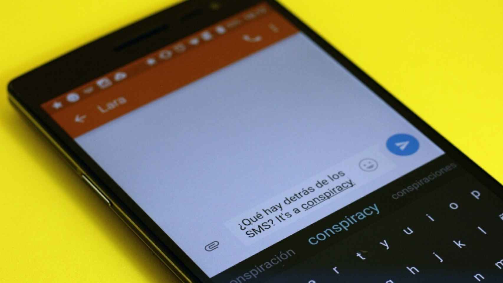Imagen de un SMS en la pantalla de un teléfono móvil.