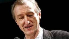 Image: Julian Barnes dona a Argentina el ejemplar del Quijote más antiguo en inglés