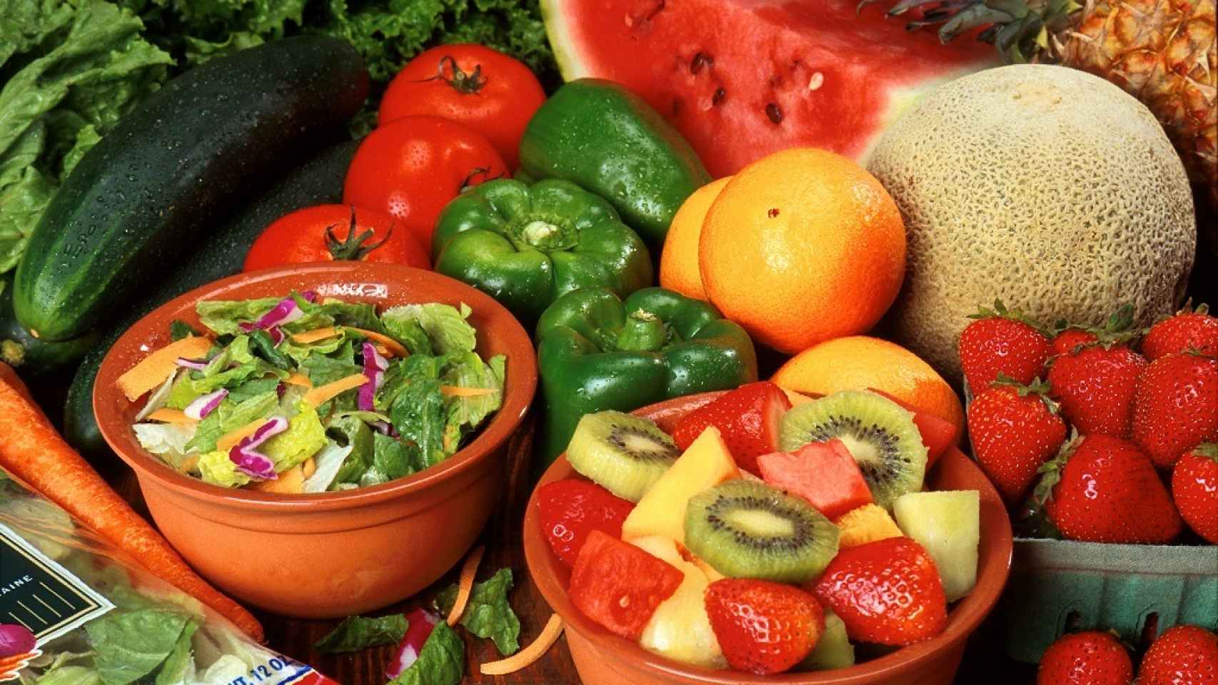 Bodegón con verduras y frutas.