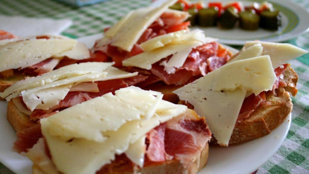 Tapas_de_jamón_y_queso