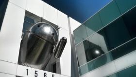 Android cromado: Nueva estatua en Googleplex que puede significar muchas cosas