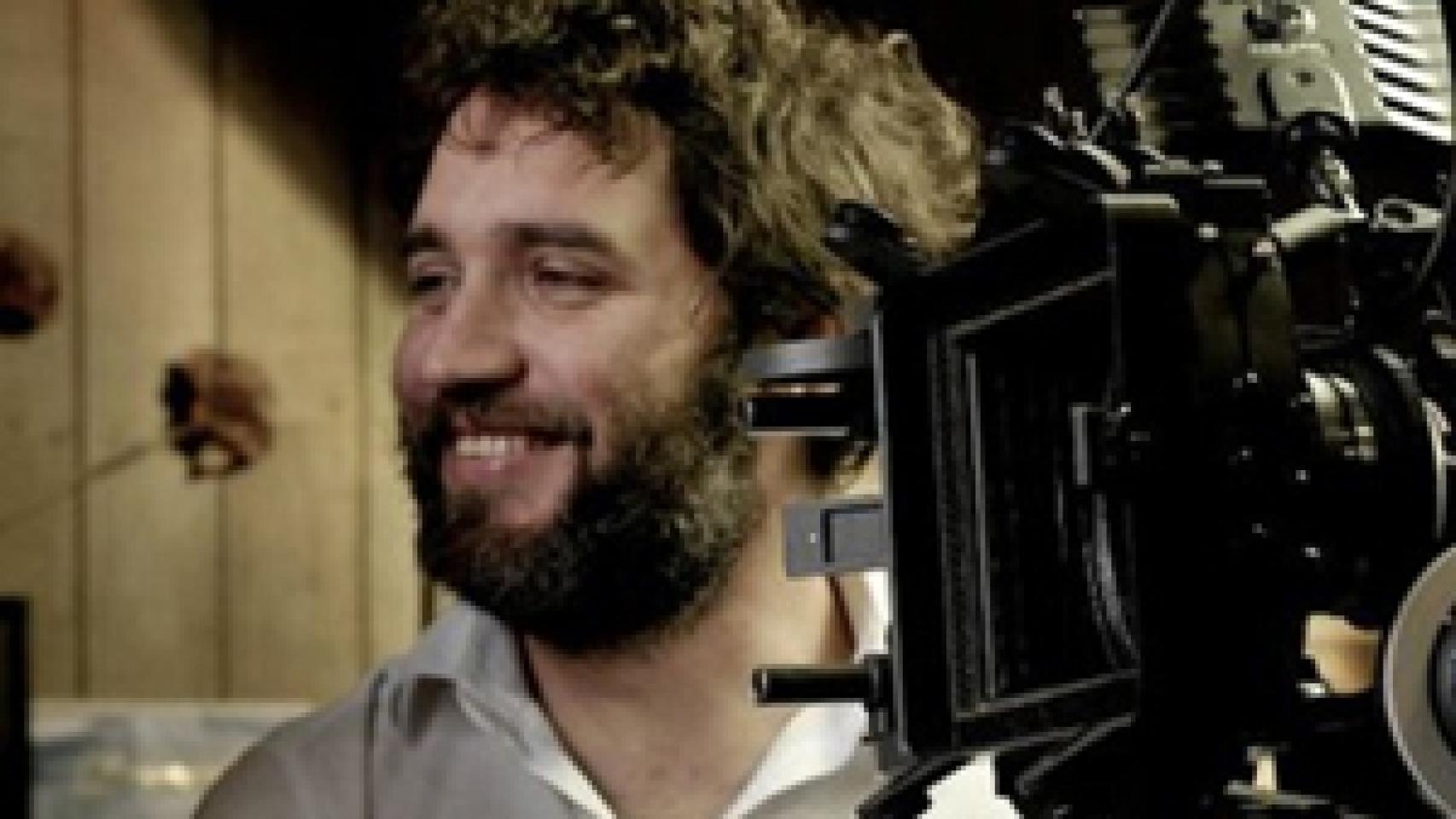 Image: Cristián Jiménez: En Bonsái los libros están filmados con la misma importancia que los cuerpos