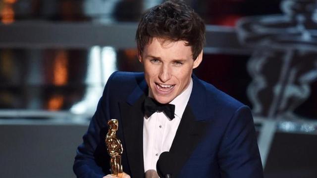 Eddie Redmayne con el Óscar a Mejor actor por 'La teoría del todo'