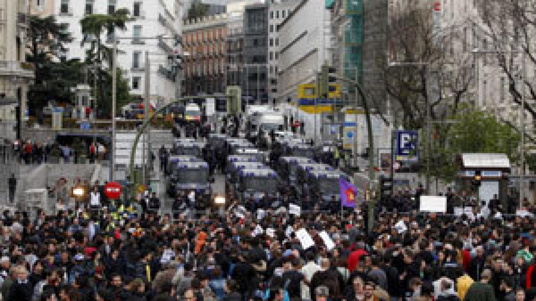 Image: El pueblo contra el Parlamento. El nuevo populismo en España. 2009-2013