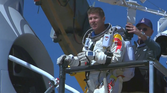 red-bull-stratos-live-04-680
