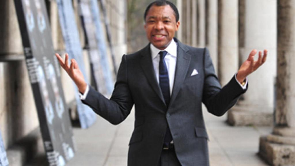 Image: Okwui Enwezor, próximo director de la Bienal de Venecia