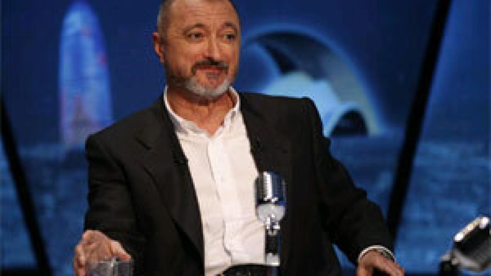 Image: Pérez-Reverte se defiende de la condena de plagio