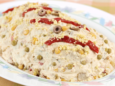 Plato de ensaladilla rusa, receta española