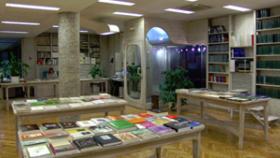 Image: La nueva librería de UNE, una casa para el pensamiento crítico