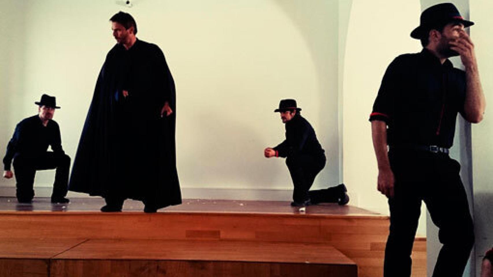 Image: Alcalá juega con un trío de Don Juanes