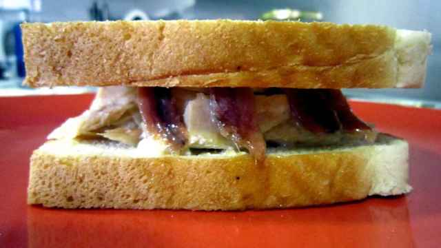 Sandwich de bonito y anchoas