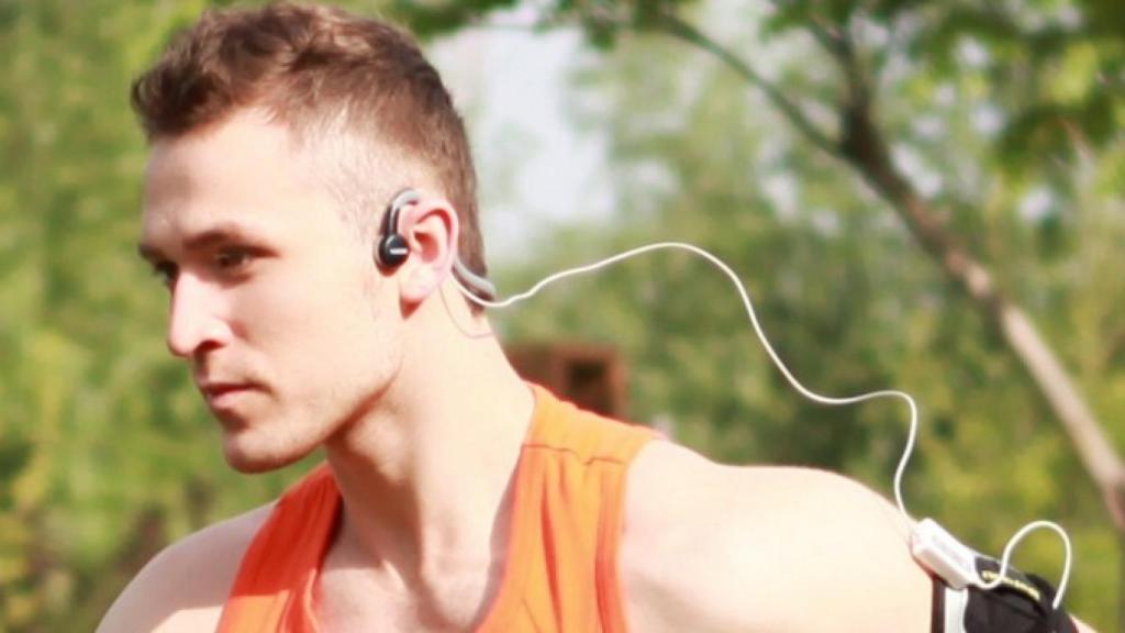 AfterShokz-Sport-male-running