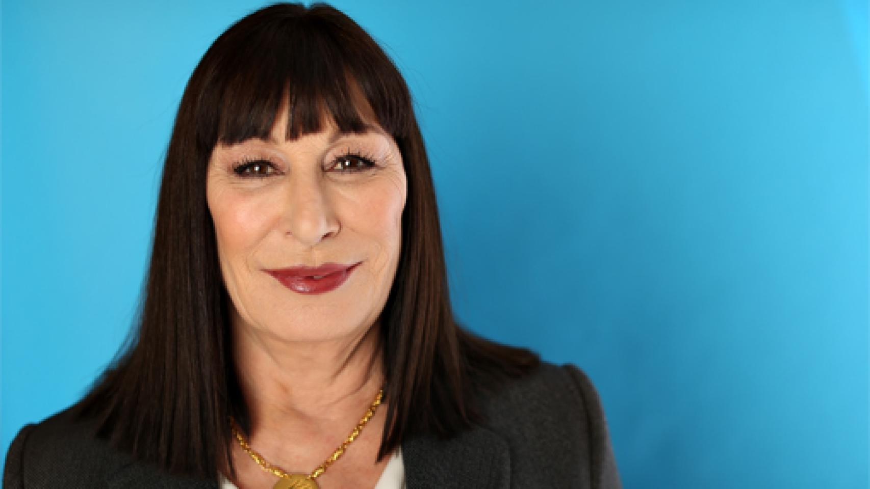 Image: Anjelica Huston: Es difícil leer sobre interpretación. Prefiero hacerlo