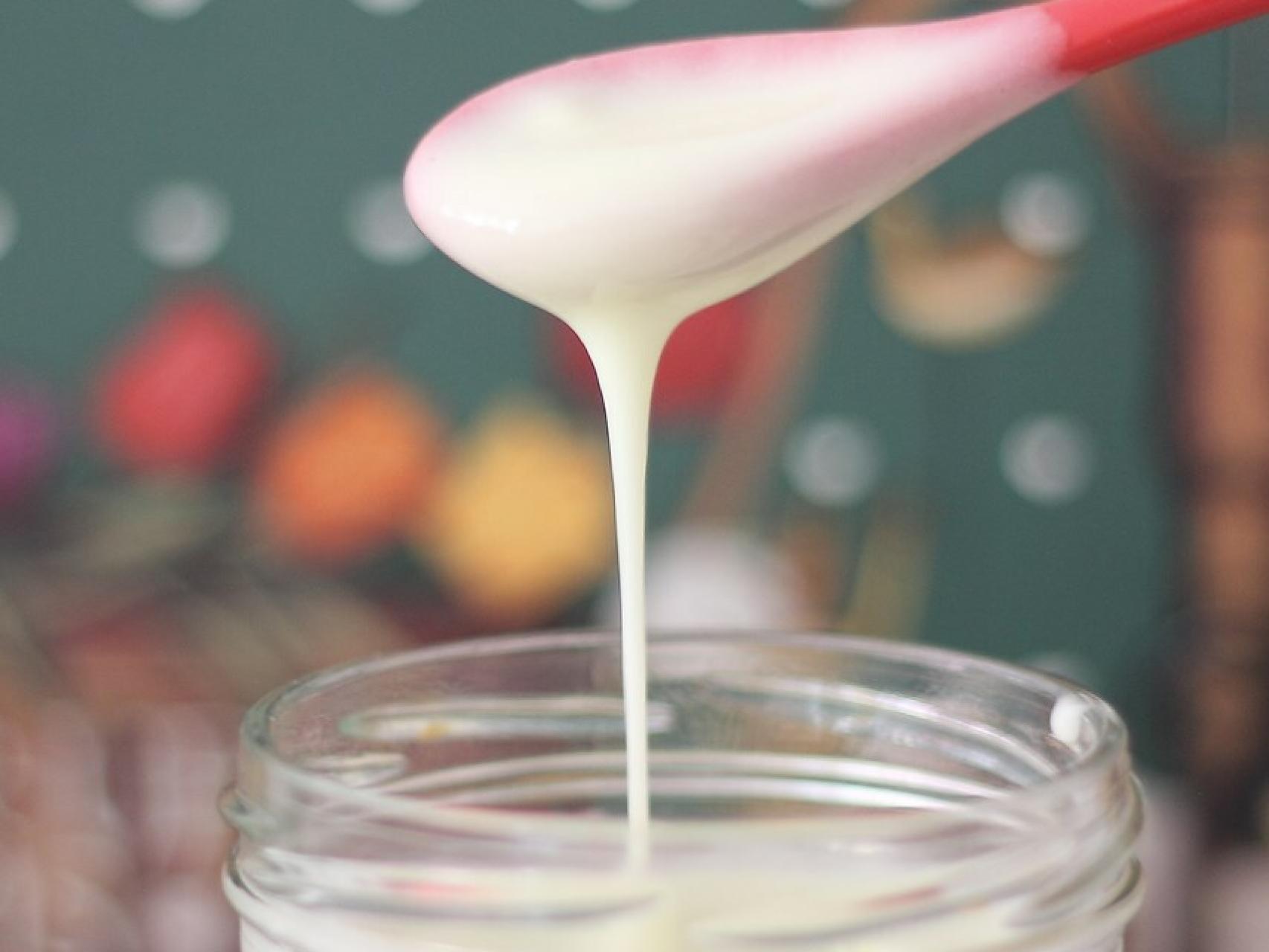 Qué es la leche evaporada, cómo hacerla en casa y en qué recetas utilizarla  (también sin lactosa)