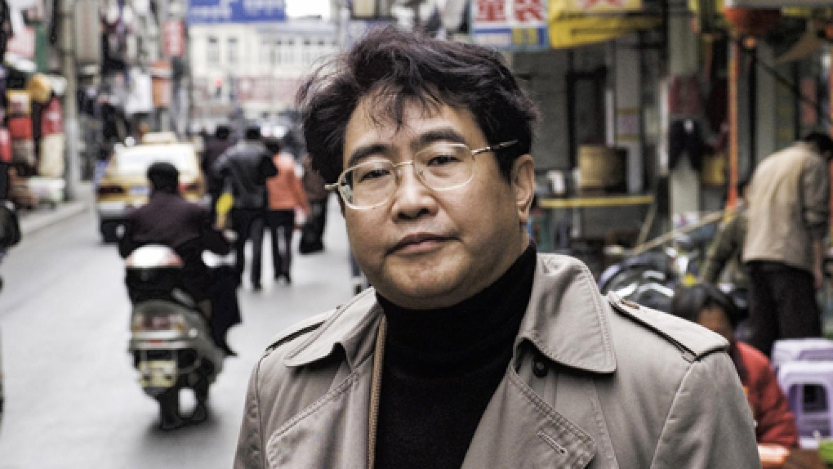 Image: Qiu Xiaolong: La realidad china es tan extraña que a veces supera a la ficción