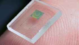 Una microbatería para alimentar implantes médicos y el Internet de las cosas