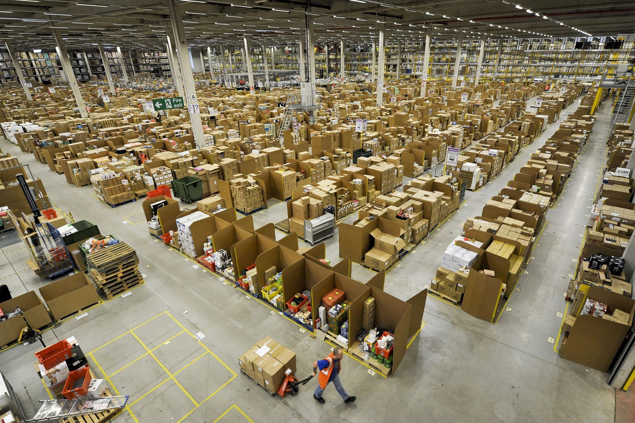 Amazon-distribution-centre