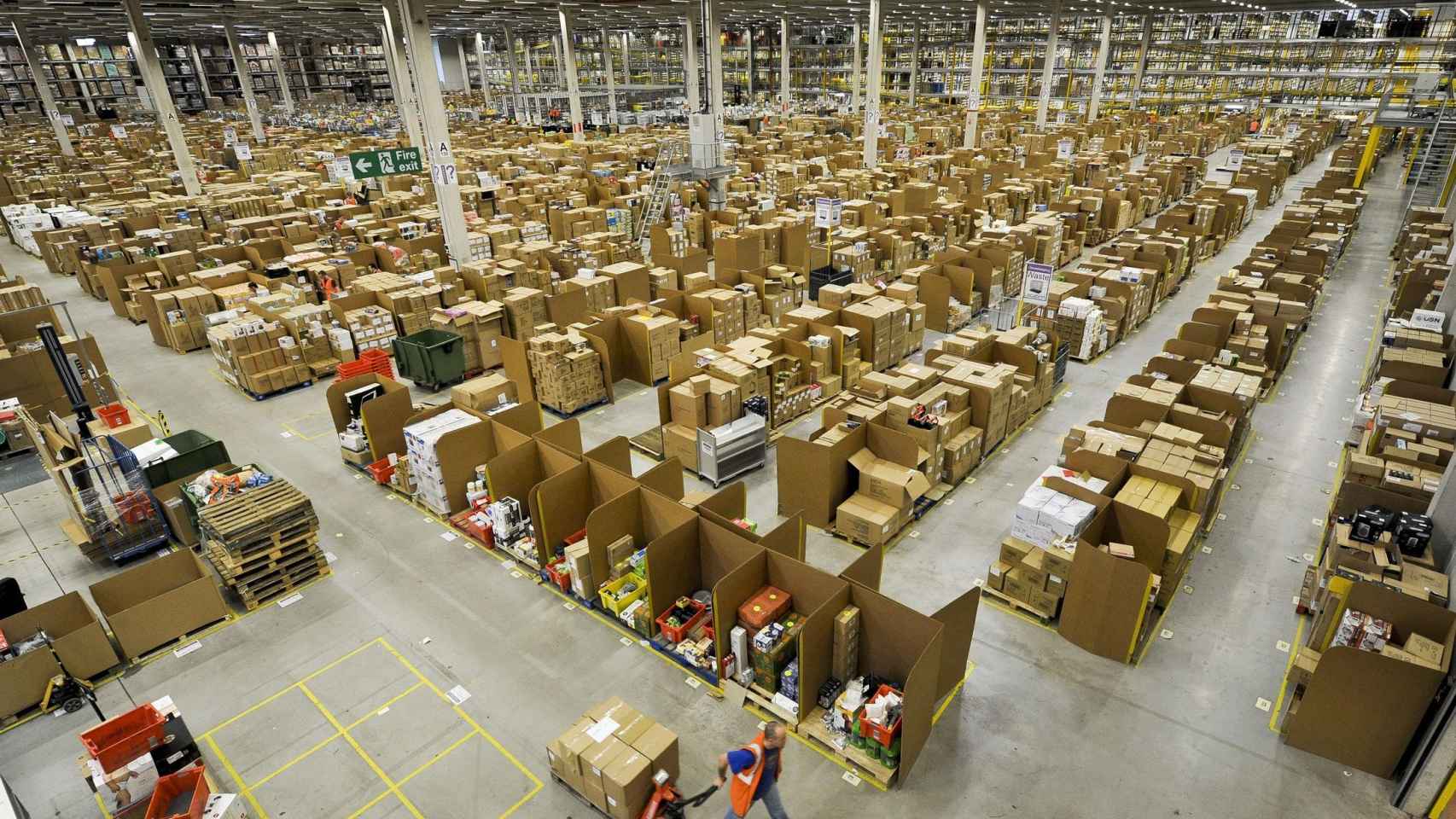 Amazon-distribution-centre