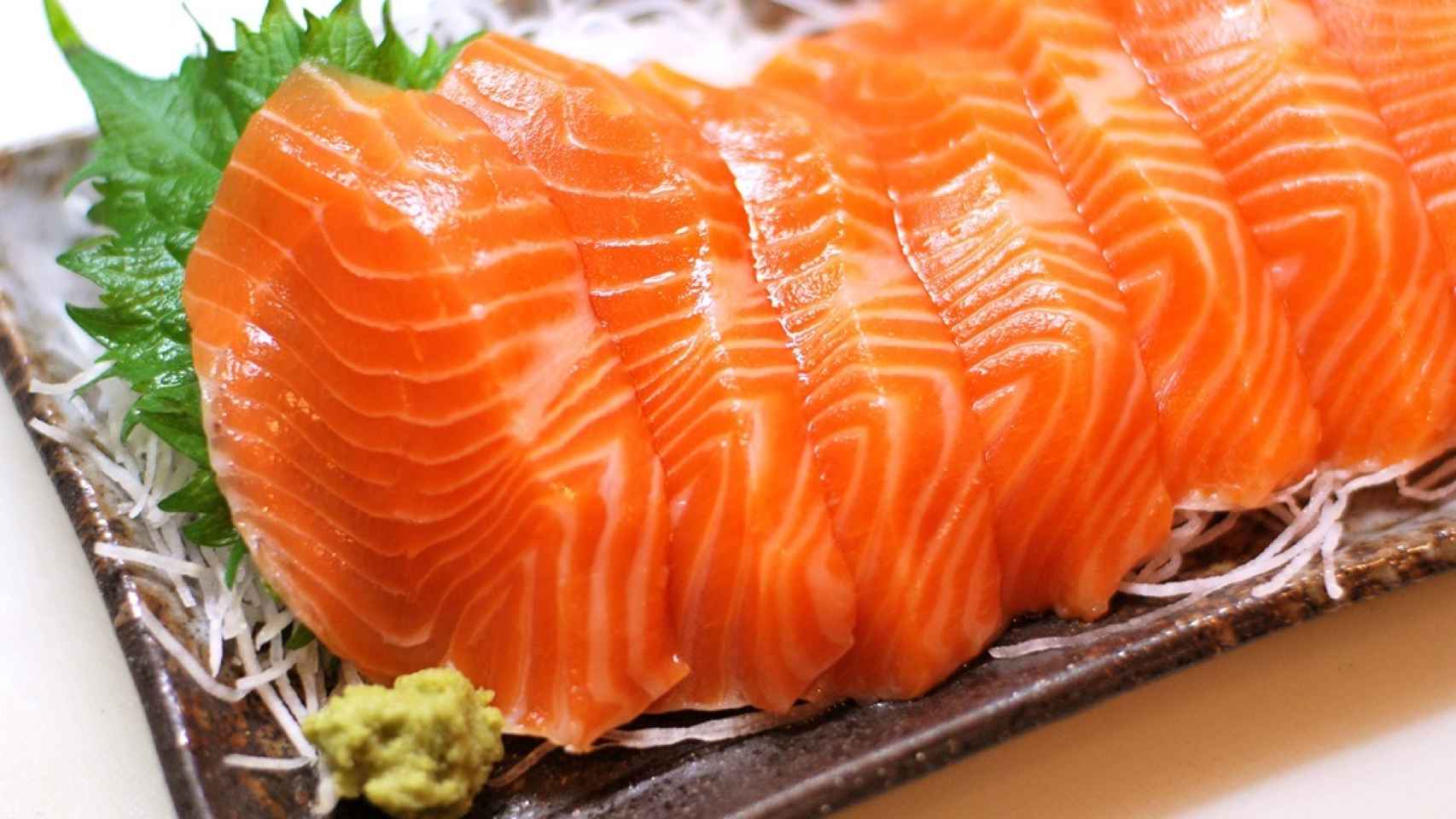 El salmón es uno de los aliados para bajar el colesterol.