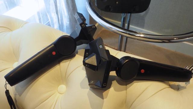 Estos son los mandos inalámbricos del HTC Re Vive