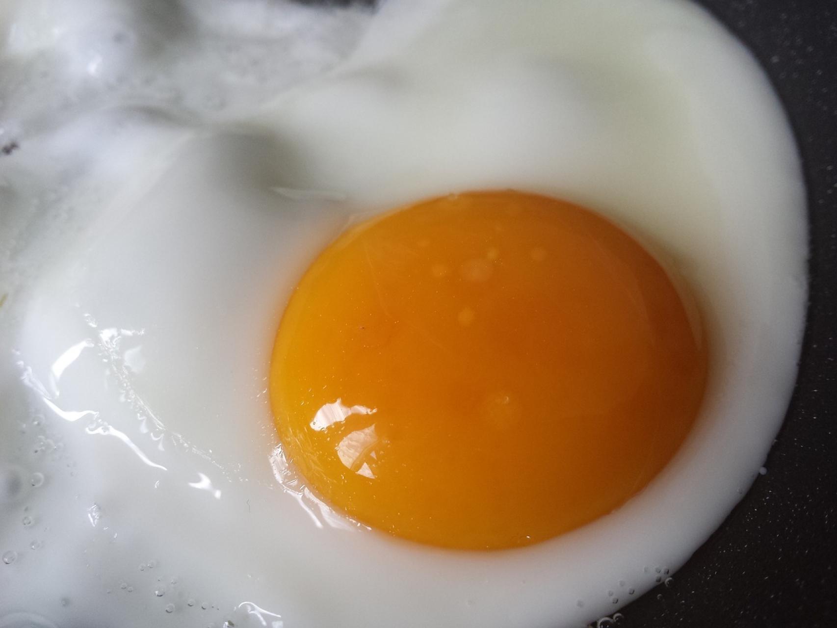 3 TRUCOS para Cocer Huevos en el Microondas 🥚 ¡RECETA CON HUEVO! 