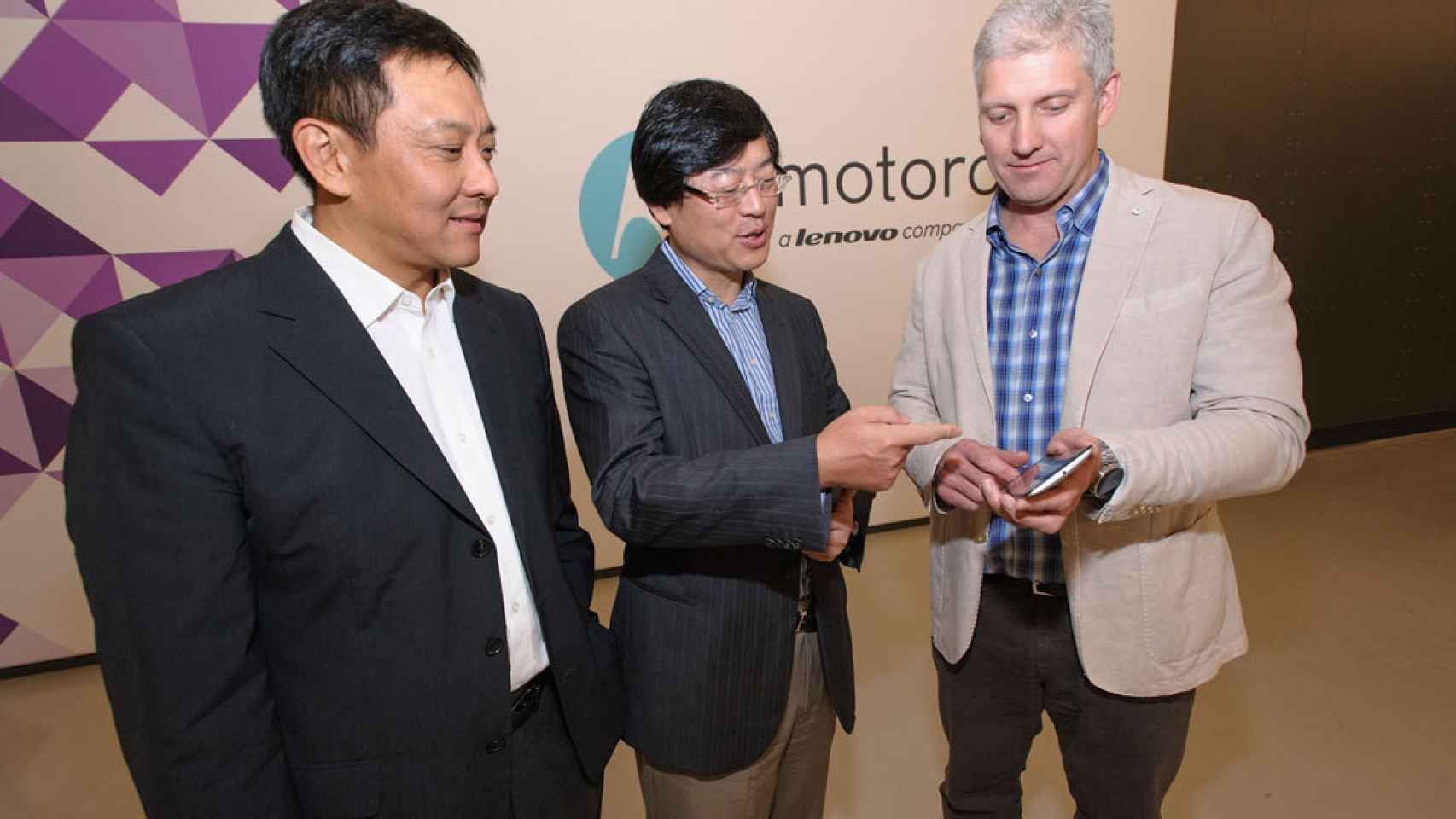 Motorola anuncia recortes: cerrarán tres oficinas (Actualizado)
