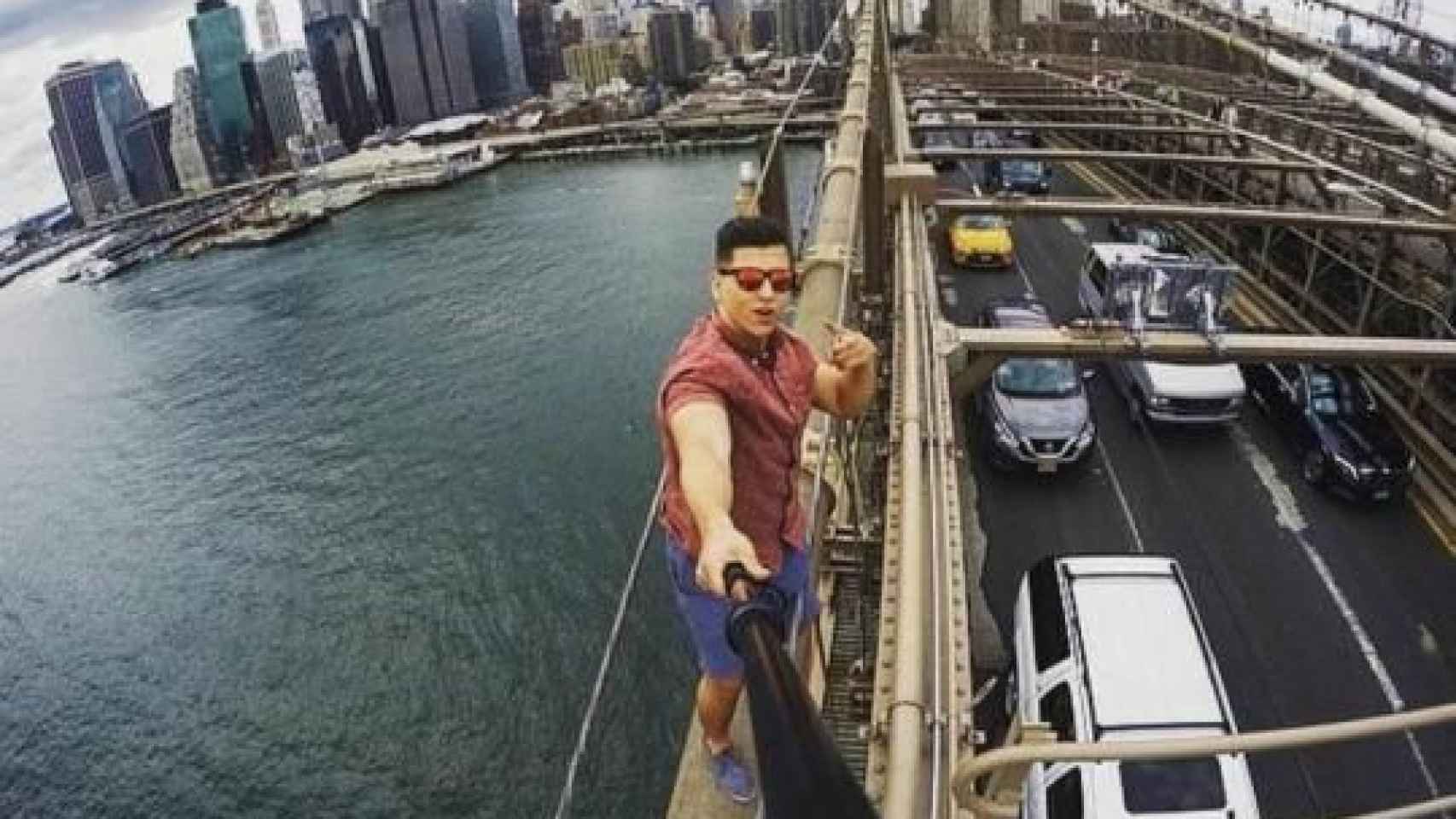 Idiotas del selfie: al calabozo por hacerse fotos en lugares prohibidos (y subirlos a Instagram)