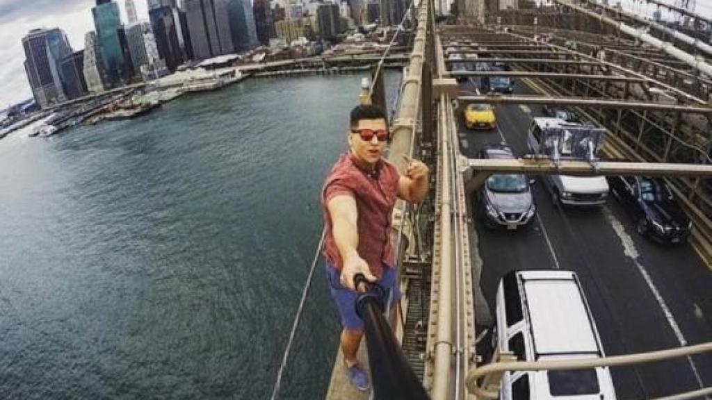 Idiotas del selfie: al calabozo por hacerse fotos en lugares prohibidos (y subirlos a Instagram)