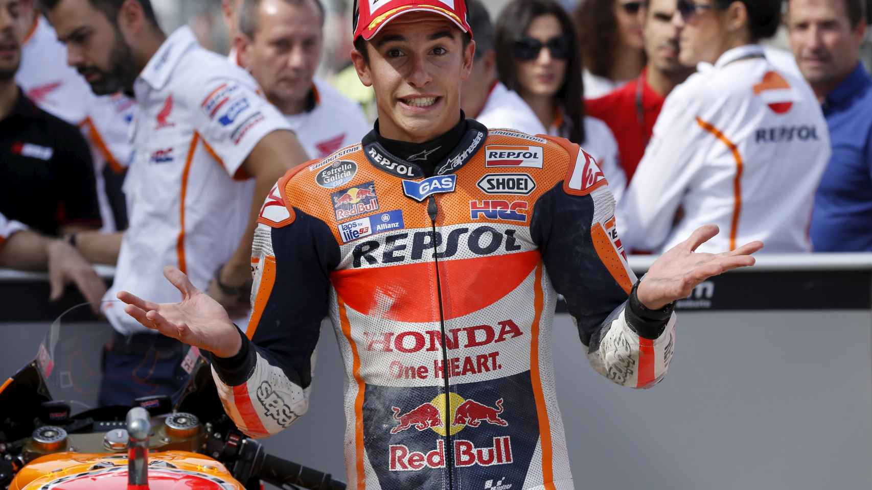Marc Márquez sorprendido tras su vuelta récord en el Gran Premio de Aragón de Motociclismo.