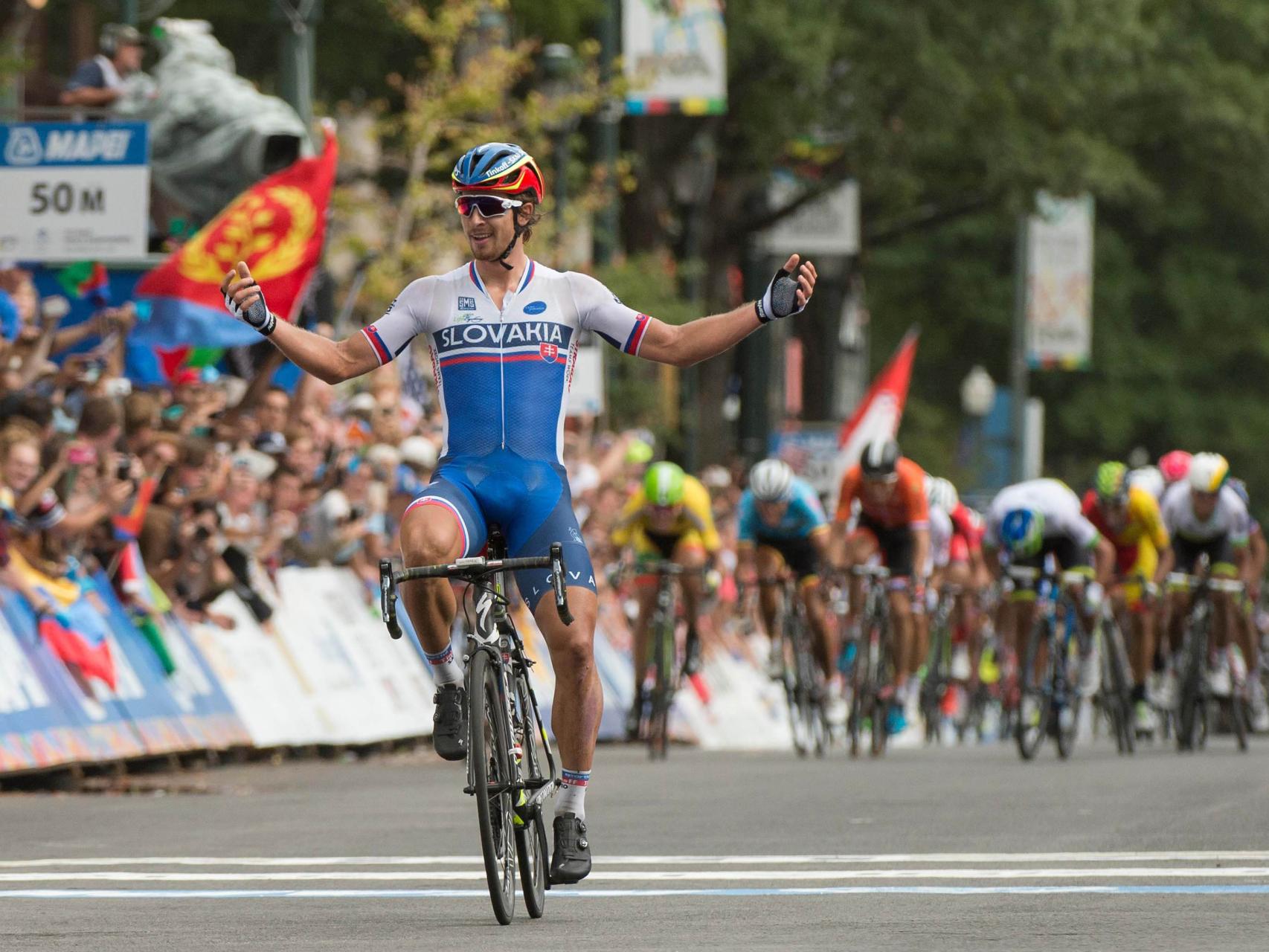 El ciclista eslovaco celebra al finalizar el campeonato.