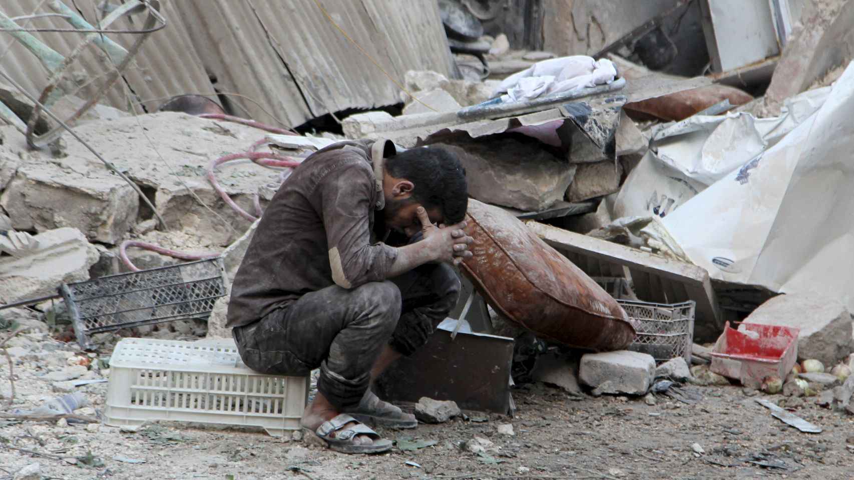 Un hombre víctima de la guerra en Siria