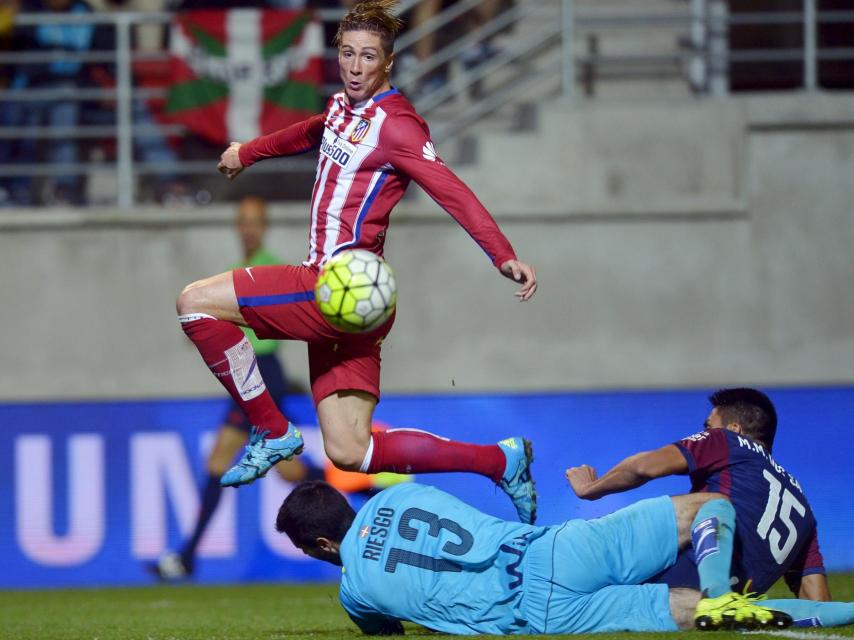 Fernando Torres, en el encuentro ante el Eibar. / Reuters