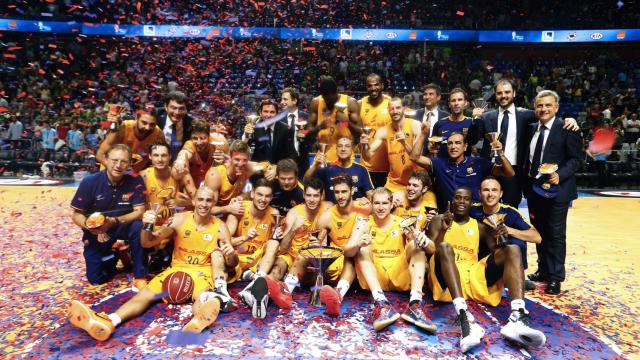 El Barça celebrando su victoria en la Supercopa de baloncesto.